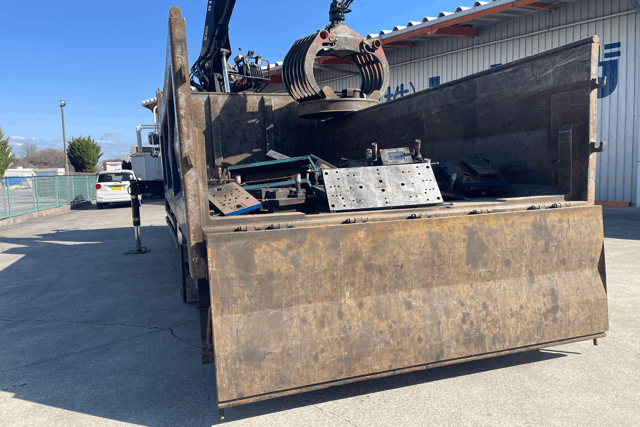 愛知県みよし市 金型スクラップ回収風景